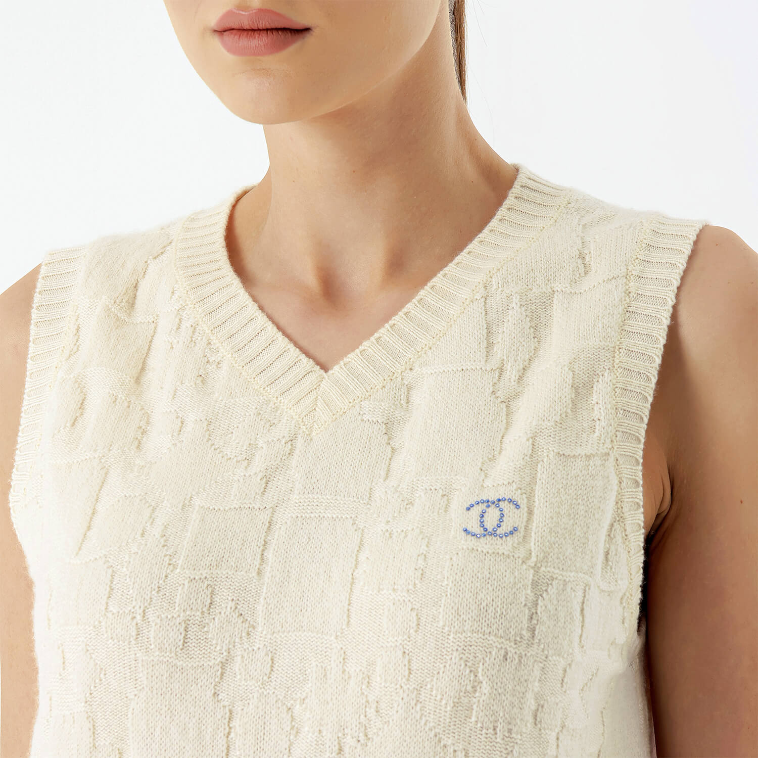 Chanel - Cream Cashmere Floral Embroidery Slim Sweater